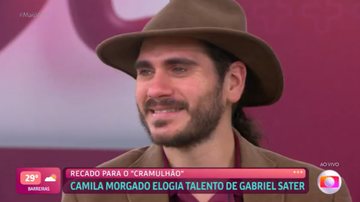Gabriel Sater se emociona com recado do pai e de Camila Morgado - Reprodução/Globo