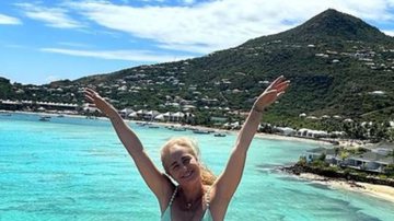 De biquíni, Angelica esbanja alegria em paisagem paradisíaca - Reprodução/Instagram