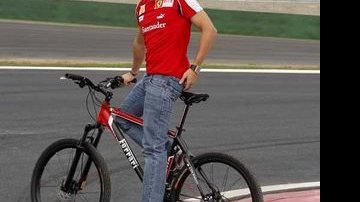 Felipe Massa será um dos primeiros a ter o cartão Ferrari, do Banco Santander. - City Files