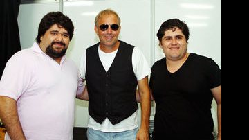 Cesar Menotti e Fabiano com Kevin Costner - Murilo Cardoso/Divulgação