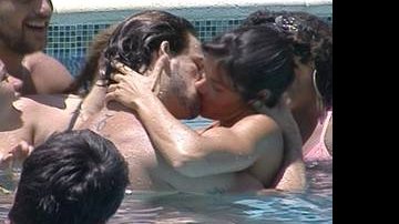 Rodrigo e Talula dão primeiro beijo em público - TV Globo
