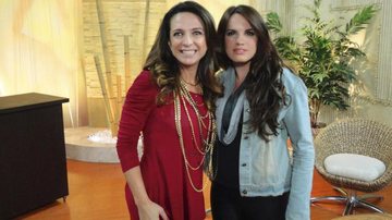 A apresentadora Cláudia Tenório entrevista a atriz e humorista Carol Martin no programa dela, o Vida Melhor, da Rede Vida, em São Paulo.