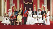O príncipe William veste uniforme da guarda real irlandesa e Kate Middleton, vestido de renda, tule de seda e cetim Alexander McQueen, desenhado pela estilista Sarah Burton - Arquivo CARAS