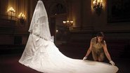 O vestido de noiva criado pela estilista Sarah Burton é o destaque da exposição sobre o casamento de Kate e William no Palácio de Buckingham - Divulgação