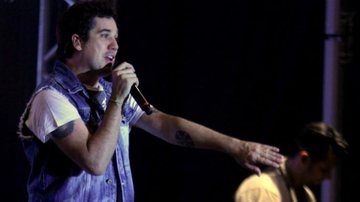 Rogério Flausino em show do Jota Quest - Alex Palarea/ AgNews