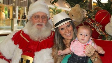 Fernanda Pontes leva a filha Maria Luiza para conhecer o Papai Noel - Daniel Delmiro / agNews