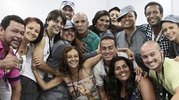 Eri Johnson celebra seu aniversário com a equipe de 'Fina Estampa' - Divulgação/TV Globo