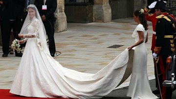 Vestido usado por Kate Middleton em seu enlace com o Príncipe William - Getty Images