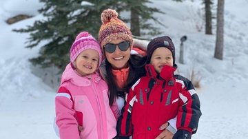 Thais Fersoza durante viagem com os filhos, Melinda e Teodoro - Foto/Instagram