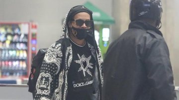 Ronaldinho Gaúcho chega ao Brasil com look de mais de R$20 mil - Agnews