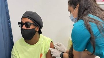 Ronaldinho Gaúcho é vacinado contra Covid-19 - Reprodução/Instagram