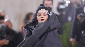 Rihanna foi considerada a bilionária mais jovem com um patrimônio de cerca de 7,6 bilhões de reais - Foto: Getty Images