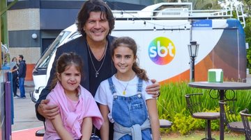 Paulo Ricardo e família visitam estúdios do SBT - Foto: João Raposo / SBT