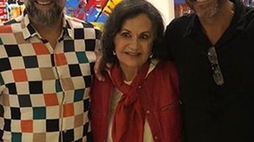 Rosamaria Murtinho aparece ao lado do marido e dos três filhos em clique raríssimo - Foto: Reprodução/Instagram