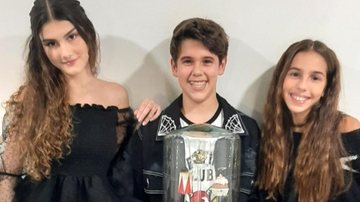 Gabi Amaral, Stéfano Agostini e Mariana Mello conquistaram o troféu do "Fuja Se For Capaz" - Foto: Helaíne Mello Moreira / Divulgação