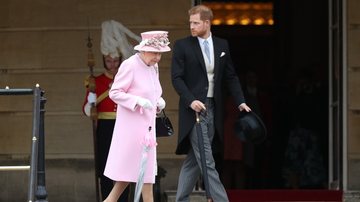 Principe Harry junto de sua avó rainha Elizabeth - Foto: Getty Images