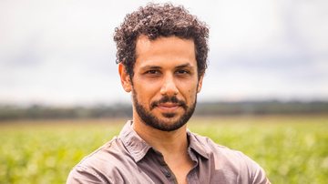 Ator Amaury Lorenzo interpreta o capanga Ramiro, na novela Terra e Paixão - Foto: Reprodução/TV Globo