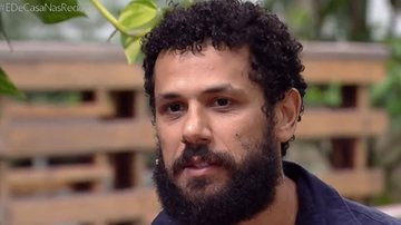 Amaury Lorenzo confessou não sentir pressão e peso por representar a comunidade LGBTQIA+ - Foto: Reprodução/TV Globo