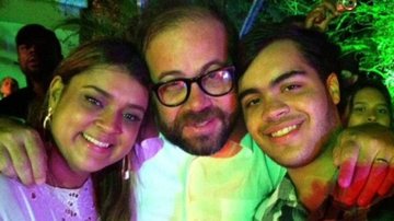 Preta Gil posa com Otávio Müller e o filho Francisco - Reprodução Twitter