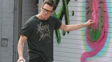Jim Carrey ataca de grafiteiro - The Grosby Group