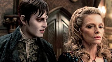 Johnny Depp e Michelle Pfeiffer em 'Dark Shadows' - Warner Brothers