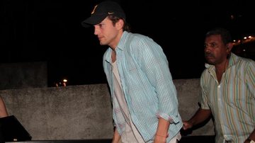 Ashton Kutcher se diverte na noite de São Paulo - Dilson Silva / AgNews