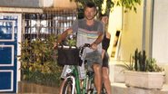 Rodrigo Hilbert e Fernanda Lima vão a jantar de bicicleta no Rio - Rodrigo dos Anjos/AgNews
