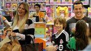 Susana Werner e Julio César fazem compras com o filho, Cauet - Marcos Ferreira / Photo Rio News