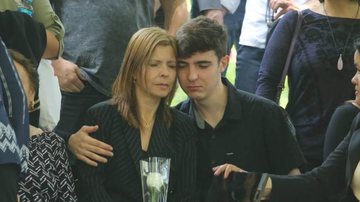 Corpo de Gugu Liberato é sepultado em cemitério de São Paulo - Amauri Nehn/Brazil News