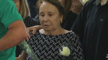 Mãe de Gugu Liberato deixa última lembrança no caixão - Amauri Nehn/Brazil News