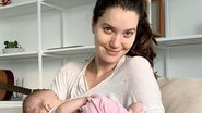 Nathalia Dill posa amamentando a filha, Eva - Reprodução/Instagram
