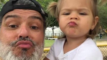 Mauricio Mattar se derrete ao fotografar a filha se divertindo na praia - Reprodução/Instagram