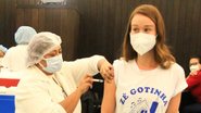 Mariana Ximenes é vacinada contra Covid-19 no Rio - Fabricio Pioyani/AgNews
