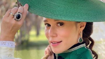 Mariana Xiemenes surge caracterizada como a Condessa de Barral, sua mais nova personagem na novela 'Nos Tempos do Imperador' - Reprodução/Instagram
