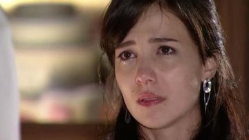 Manuela leva fora e fica sozinha em 'A Vida da Gente' - Divulgação/TV Globo