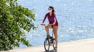 Nathalia Dill andando de bicicleta na Lagoa Rodrigo de Freitas - AgNews